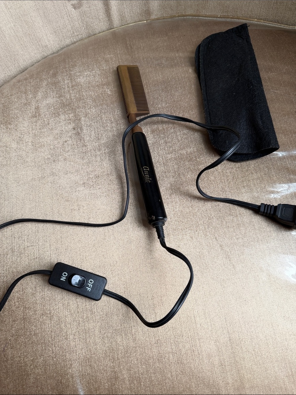 Annie Black and Gold Electric Heated Comb